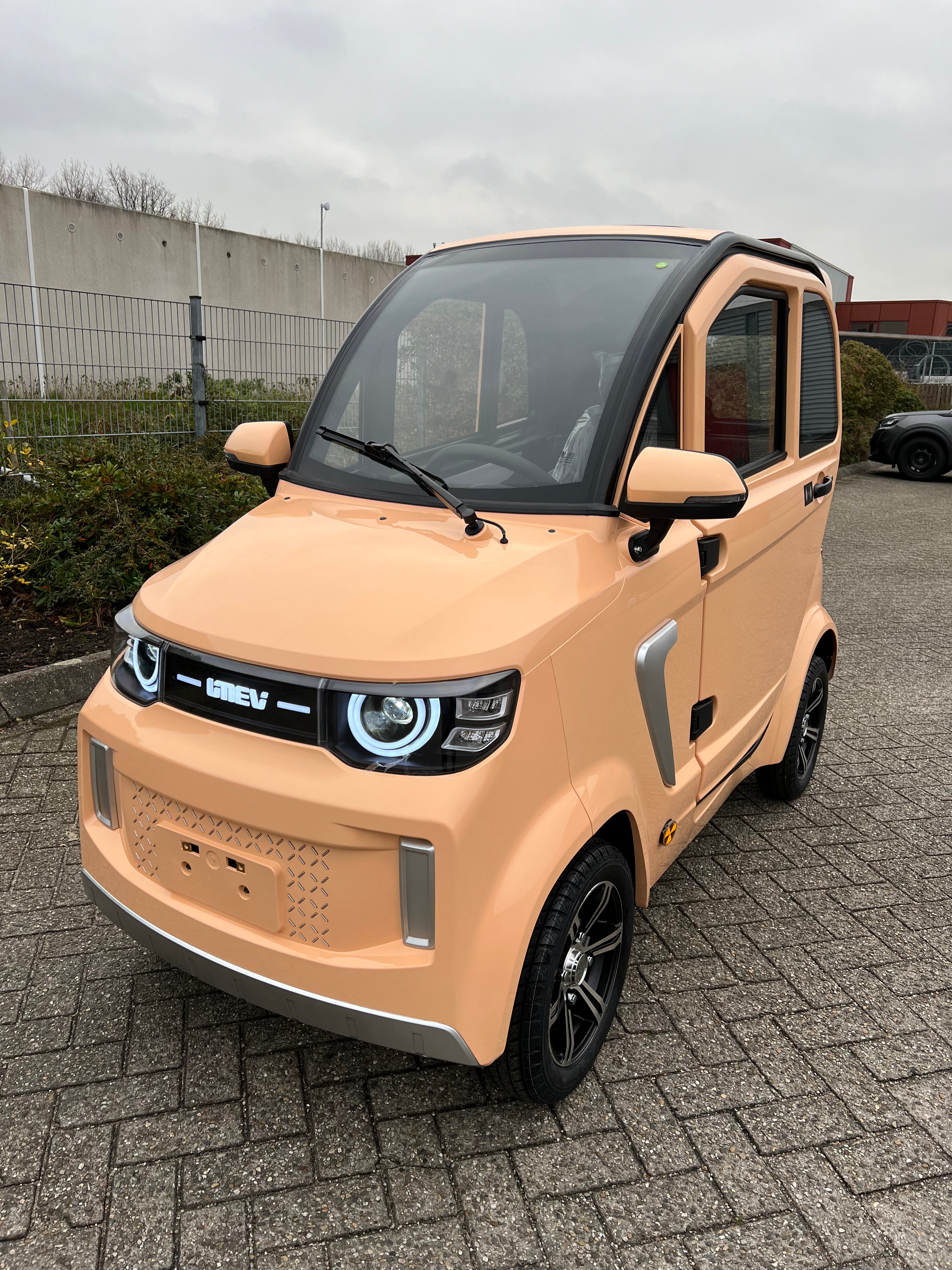 TTZ Electric invalidevoertuig 2.0 - Bruin/oranje - Elektrische Invalide wagen rijbewijs vrij - 45 km/u - Canta auto