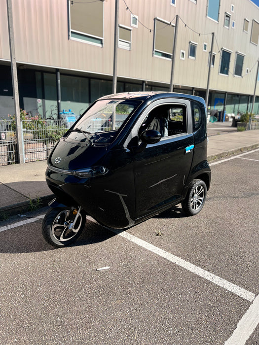 Elektrische overdekte scootmobiel 3 wielen